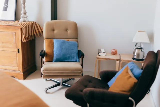 Seating corner of the treatment room with two armchairs